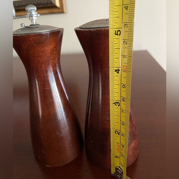 Olde Thompson Vintage Wooden Salt Shaker & Pepper Grinder Made in USA - Picture 5 of 7